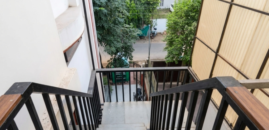 5BHK Floor for Working Professionals – DLF Phase 2, Sector 25 Gurgaon