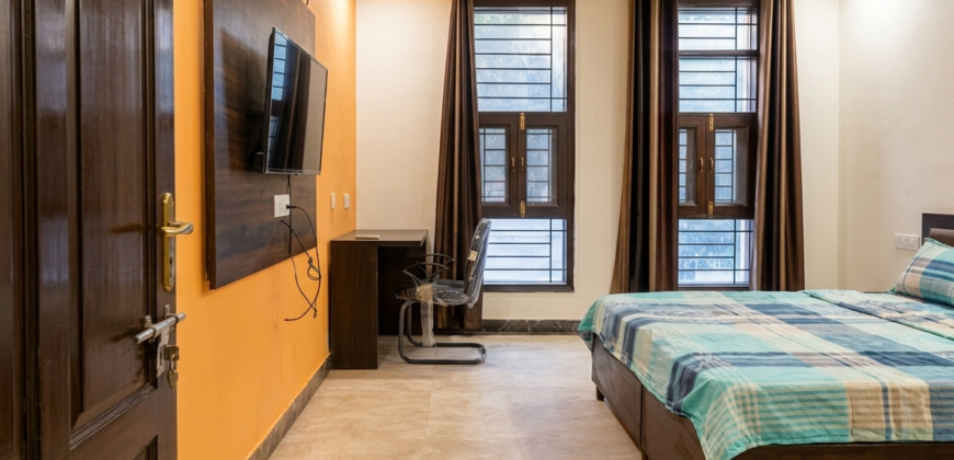 5BHK Floor for Working Professionals – DLF Phase 2, Sector 25 Gurgaon