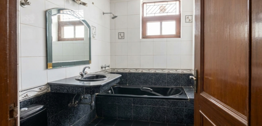 Premium 4BHK Floor for Working Professionals – DLF Phase 2, Sector 25 Gurgaon