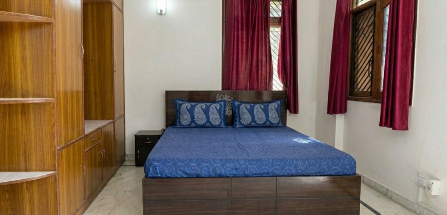 Premium 4BHK Floor for Working Professionals – DLF Phase 2, Sector 25 Gurgaon