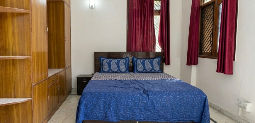 Premium 4BHK Floor for Working Professionals – DLF Phase 2, Sector 25 Gurgaon