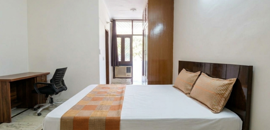 Premium 4BHK Floor for Working Professionals – DLF Phase 2, Sector 25 Gurgaon