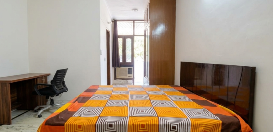 Premium 4BHK Floor for Working Professionals – DLF Phase 2, Sector 25 Gurgaon