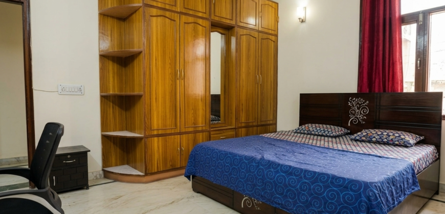 Premium 4BHK Floor for Working Professionals – DLF Phase 2, Sector 25 Gurgaon