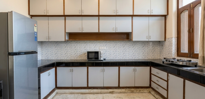 Premium 4BHK Floor for Working Professionals – DLF Phase 2, Sector 25 Gurgaon