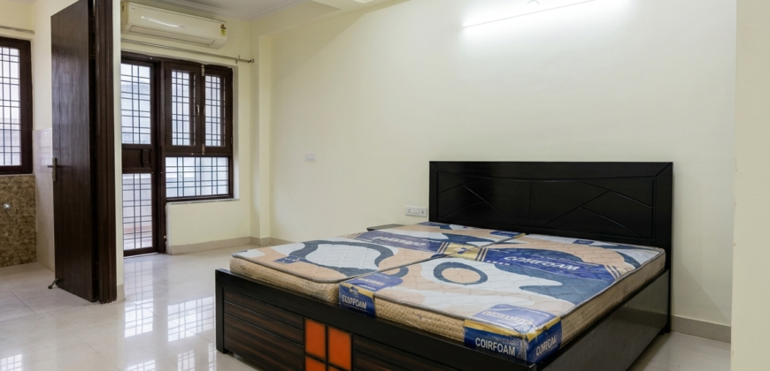 Premium 3BHK Floor for Working Professionals – Sector 52 Gurgaon